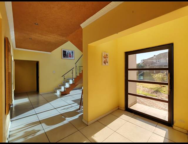 6 BEDROOM HOUSE FOR SALE IN THREE RIVERS EAST